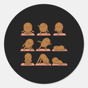 Adesivo Redondo Noz de nogueira fazendo ioga vegana kawaii zen med
