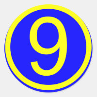 número 9 em um círculo, fundo azul