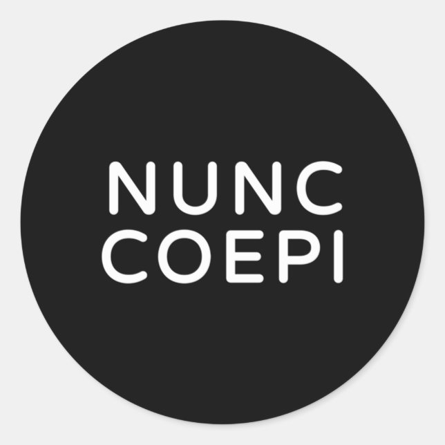 Adesivo Redondo Nunc Coepi Wordmark (Frente)