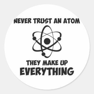 Adesivo Redondo Nunca Confie Em Um Atom