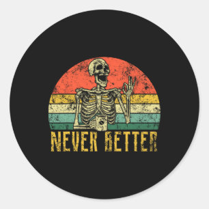 Adesivo Redondo Nunca Melhor Esqueletrizar Bebendo Café Halloween