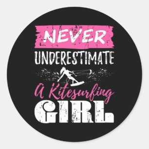 Adesivo Redondo Nunca Subestime Um Presente De Kitesurfing Menina