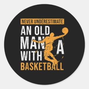 Adesivo Redondo Nunca Subestime Um Velho Com Um Basquete