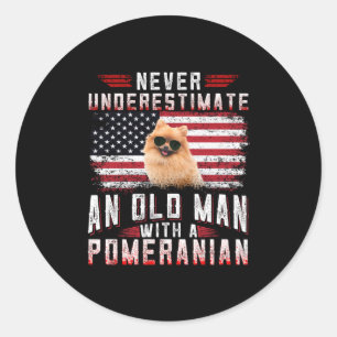 Adesivo Redondo Nunca subestime um velho com um Pomeraniano