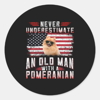 Adesivo Redondo Nunca subestime um velho com um Pomeraniano