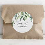 Adesivo Redondo O Amor de Folhagem Moderna é um Casamento Doce<br><div class="desc">Este amor popular moderno é um doce colante clássico de casamento,  é perfeito para um casamento tropical. Esta design de aquarela pintada à mão apresenta uma bela folhagem verde bem organizada em quadros únicos.</div>
