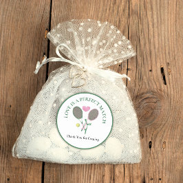 Adesivo Redondo O Amor é um Favor de Chá de Panela de Tênis de Cas