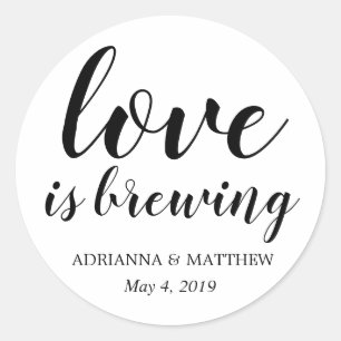 Adesivo Redondo O amor está fabricando cerveja o favor lunático