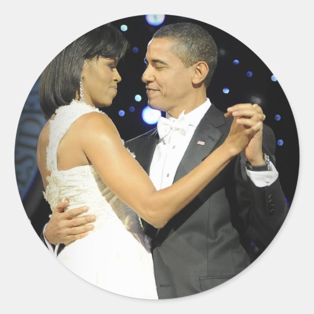 Adesivo Redondo O amor está no ar, primeiro casal que dança II (Frente)