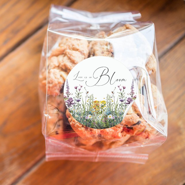 Adesivo Redondo O amor está no Bloom Wildflower Chá de panela (Criador carregado)