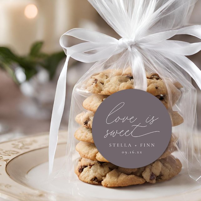 Adesivo Redondo O Amor Moderno É Um Casamento Bonito (Modern Script Love Is Sweet Wedding Classic Round Sticker)