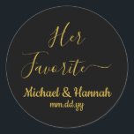 Adesivo Redondo O Casamento Favorito Dela Favorita O Docinho A Ir<br><div class="desc">seu adesivo de casamento doce favorito, barato especial para ir a favor, salgadinho personalizado de bolachas de recepção, festa de noivado de bebê chá de panela, vestimenta personalizada, obrigado de celebração personalizada que você rotula, caixas de bolsas de boas-vindas do hotel, solteira e seus adesivos favoritos, comemoração fácil para convidados,...</div>