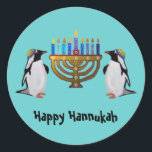 Adesivo Redondo O Congelado Escolhido Hannukah<br><div class="desc">Ilustração gráfica de pinguins desfrutando das luzes da menorah Hannukah. Celebrar os milagres de Chanukah as oito noites!</div>