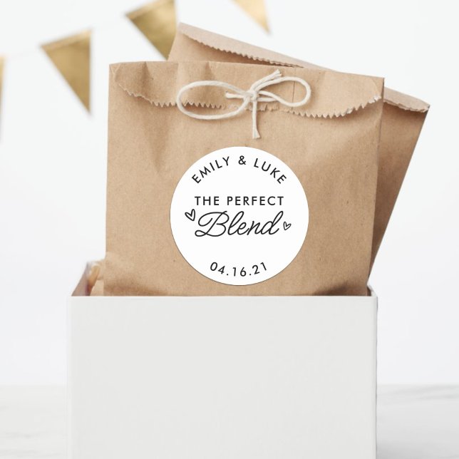 Adesivo Redondo O Favor Perfeito De Casamento De Café B&W (Criador carregado)