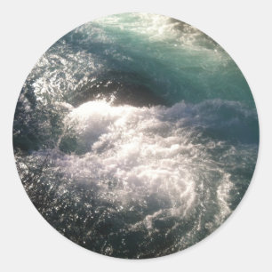 Adesivo Redondo O Feiticeiro Cai no Rio Metolius