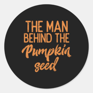 Adesivo Redondo O Homem Por Trás Da Pumpkin Seed Halloween