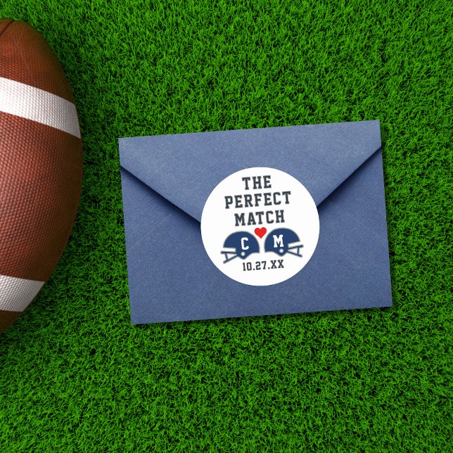 Adesivo Redondo O Monograma do Casamento de Futebol de Combate Per (Top view stadium romance football wedding monogram envelope seal sticker
)