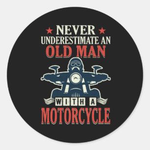 Adesivo Redondo O motociclista da motocicleta nunca subestima um