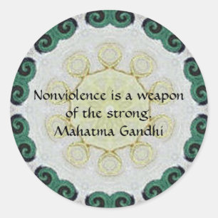 Adesivo Redondo O Nonviolence é uma arma do forte. - Gandhi