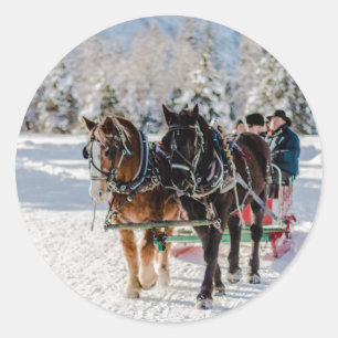 Adesivo Redondo O país das maravilhas do inverno