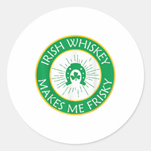 Adesivo Redondo O Whiskey Irlandês Me Torna Frisky _1