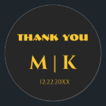 Adesivo Redondo Obrigado Monogramas Dourado Amarelo Amarelo<br><div class="desc">Impresso com iniciais de monograma (que você pode editar, alterar e personalizar) em cores ouro pretas personalizadas, amarelas, com obrigado personalizado, mensagem!</div>