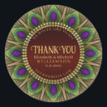Adesivo Redondo Obrigado Ouro Peacock Feather Mandala<br><div class="desc">Design: Texto personalizável com um círculo de penas de pavão. Verduras lindas e púrpuras cores com ricas aparas de ouro. | Este nome personalizado decorativo e detalhes tornam design sobressalente para muitos eventos especiais - Noivado de óculos totalmente personalizável / presentes de manutenção de casamento (ou aniversário) para o casal...</div>