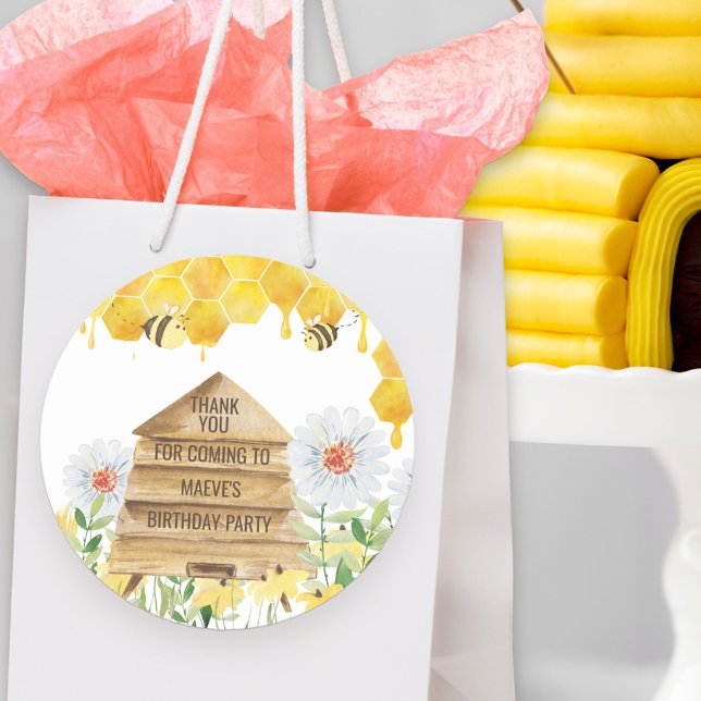 Adesivo Redondo Obrigado por virem a Festa de aniversário (Thank You for coming stickers with bee theme. Add your thank you wording to the beehive.)