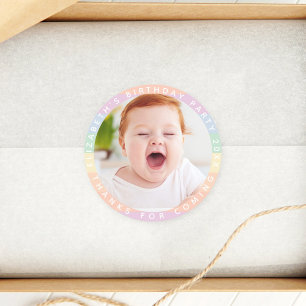 Adesivo Redondo Obrigados De Aniversário Do Arco-Íris Para A Foto 