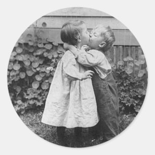 Adesivo Redondo Obtem a moeda de um centavo, ele obtem o beijo