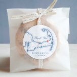 Adesivo Redondo Oceano Edge Cabo Cod Map Obrigado Favor De Casamen<br><div class="desc">Estes selos de autocolantes do mapa do Brewster MÃE são perfeitos para embalagens de biscoitos de casamento,  para bolsas,  envelopes ou presentes de boas-vindas para o casamento do Ocean Edge Resort em Cape Cod. Mova o coração clicando em "Editar usando a ferramenta design" em "Personalizar".</div>