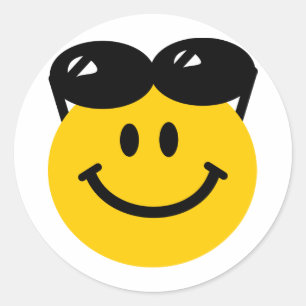 Adesivo Redondo Óculos de sol empoleirados sobre a cara principal