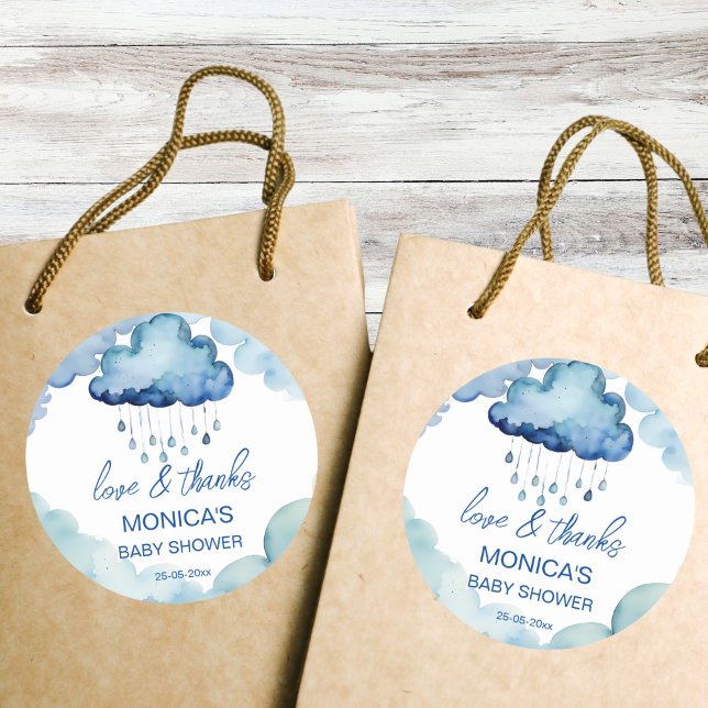 Adesivo Redondo Oh, chá de fraldas de nuvem obrigado você (Oh Baby cloud baby shower favor thank you  Sticker whimsical blue cloud with raindrops favor sticker)