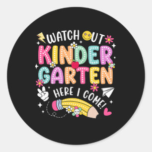 Adesivo Redondo Olhe aí Jardim de Infância Aqui Vou Eu Kinder de V