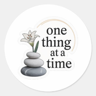 Adesivo Redondo One Thing at a Time – Minimal Zen Mindfulness Stic