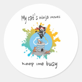 Adesivo Redondo Os movimentos ninja do meu gato me mantêm ocupado