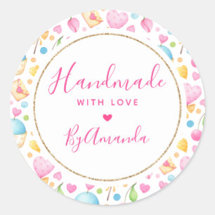 Adesivo Redondo Padrão feito com coração de amor e muffins