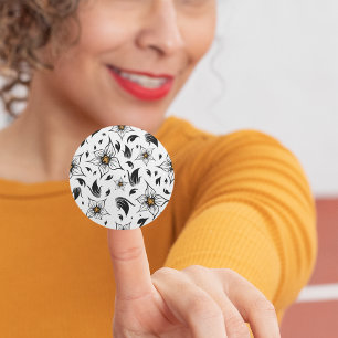 Adesivo Redondo Padrão Floral Branco e Preto Botânico Elegante