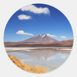 Adesivo Redondo Paisagem altiplano com vulcão na Bolívia