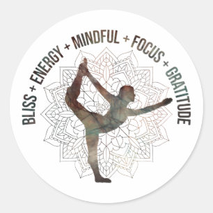 Adesivo Redondo Palavras motivadoras para a gratidão yoga pose mar