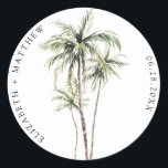 Adesivo Redondo Palm Tree Tropical | Casamento mínimo<br><div class="desc">Praias arenosas e brisas quentes são o que esta design é. Celebre seu tema de casamento tropical com nossa simples e mínima design de palmeira. Este design é totalmente personalizável e as cores podem ser trocadas de acordo com o seu gosto.</div>