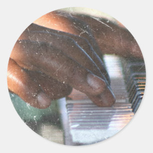 Adesivo Redondo palmas escuras tocando teclado de piano gruning