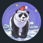 Adesivo Redondo Panda Bear Christmas<br><div class="desc">Os presentes e acessórios de natal Festivo Panda Bear Bear de Animal apresentam nossa divertida trabalho de arte de um urso panda fofo escondido em um chapéu vermelho de Papai Noel em uma paisagem nevada contra um céu noturno estrelado azul escuro texturizado pintado pelo ilustrador de livros infantis Traci Van...</div>
