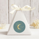 Adesivo Redondo Pastel Celestial Dourado Casamento da Lua<br><div class="desc">Nossa coleção "Casamento Celestial Pastel" apresenta uma bela lua crescente dourada com estrelas douradas em vários fundos pastel emparelhados com fontes elegantes. Fácil de personalizar e você pode escolher entre muitos itens desta coleção em nossa loja.</div>