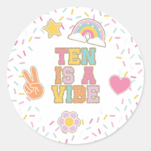 Adesivo Redondo Patch Preppy Dez é um Estilo 10º Aniversário