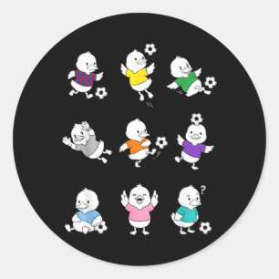 Adesivo Redondo Pato de desenho animado de futebol fofo animal eng