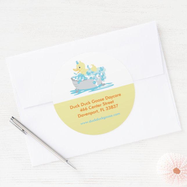 Adesivo Redondo Pato na creche Tub Personalizado (Envelope)