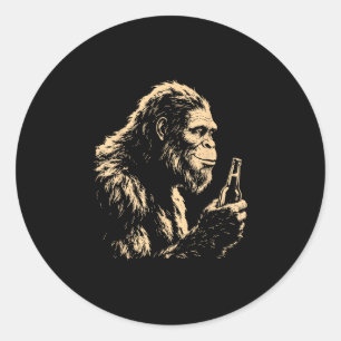 Adesivo Redondo Pé-grande bebendo cerveja engraçado sasquatch arte