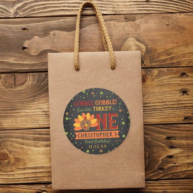 Adesivo Redondo Pequena Turquia Cai no primeiro aniversario de Açã (Criador carregado)