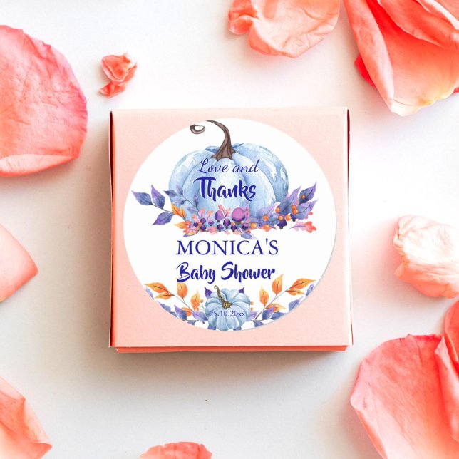 Adesivo Redondo Pequeno abóbora azul chá de fraldas (Little pumpkin boy baby shower  thank you favor gift stickers blue pumpkin autumn foliage favor)